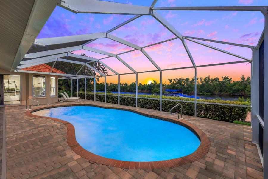 Lamac Night Pool